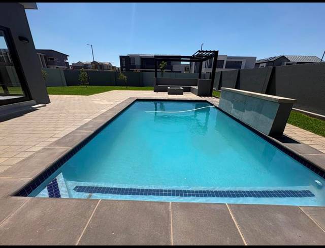 4 BEDROOM HOUSE FOR SALE IN MIDSTREAM HEIGHTS